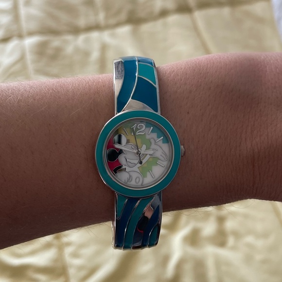 Women’s Disney Mickey Watch - Picture 4 of 4